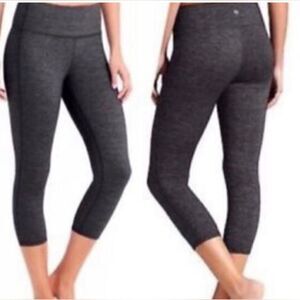 Athleta  chatarunga  women’s cropped leggings in black / gray size small